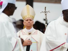 Papa señala que “no me interesa en absoluto” debatir con Trump, pero seguirá predicando la paz