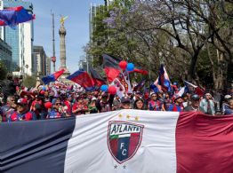 Les guste o no les guste: el Atlante cumple 110 y lo festeja en el Ángel de la Independencia