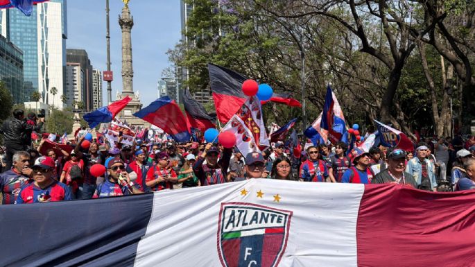 Les guste o no les guste: el Atlante cumple 110 y lo festeja en el Ángel de la Independencia (Videos)