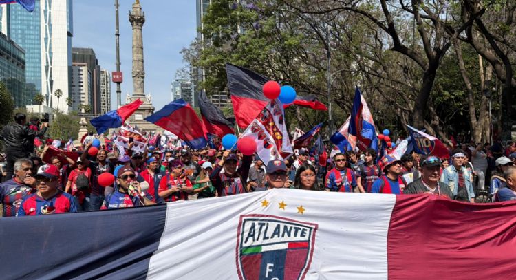 Les guste o no les guste: el Atlante cumple 110 y lo festeja en el Ángel de la Independencia