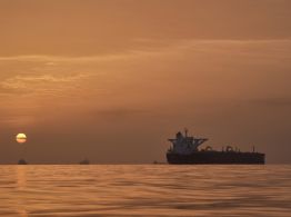 EU ataca y captura buque de carga con bandera de Irán cerca del estrecho de Ormuz