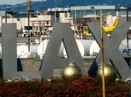 Arrestan a mujer en Los Ángeles por cargos de tráfico de armas iraníes