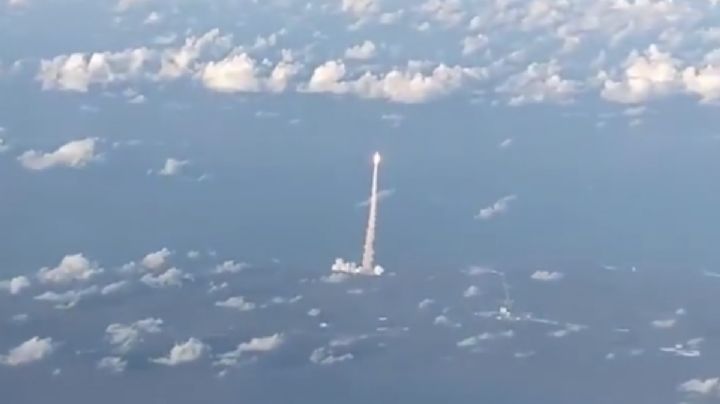 Pasajeros de avión captan imágenes inéditas del lanzamiento de Artemis II