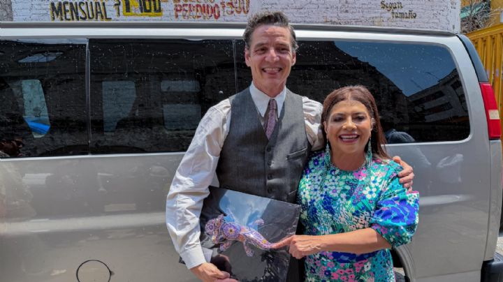 Pedro Pascal filma en la CDMX; Clara Brugada le regala un ajolote por su cumpleaños (Video)