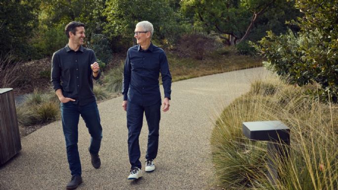 Tim Cook deja la dirección de Apple; lo sustituye John Ternus