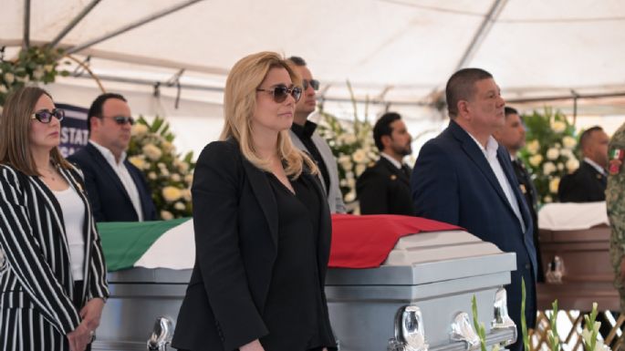 Gobernadora de Chihuahua  encabeza homenaje póstumo a elementos de Agencia Estatal de Investigación