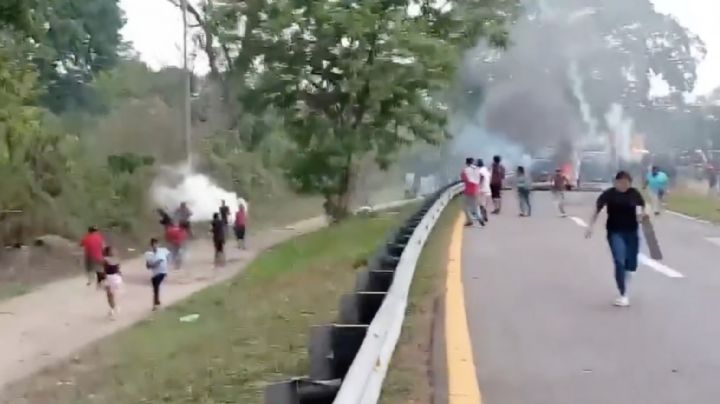 Desalojo en Villa Comaltitlán; rescatan a funcionarios retenidos y liberan carretera costera (Video)
