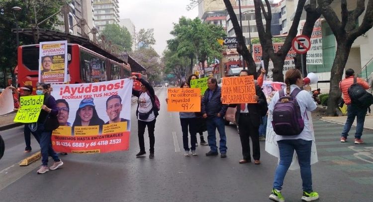 Con bloqueo vial en CDMX, familias buscadoras exigen a jueces que autoricen diligencias pendientes