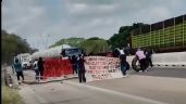 Foto ilustrativa de la nota titulada: Normalistas bloquean la carretera Campeche-Mérida; exigen apoyo de Layda Sansores