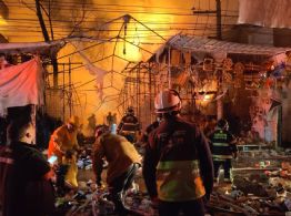 Bomberos de la CDMX combaten un incendio en la zona de La Merced (Video)