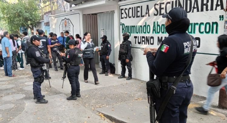 Evacuan a cerca de mil estudiantes de secundaria en Chilpancingo ante amenaza de ataque armado