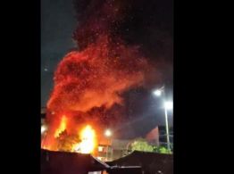 Incendio en La Merced deja un saldo de 100 puestos dañados