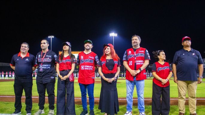 Abuchean a Layda Sansores en inauguración de la LMB en Campeche (Video)