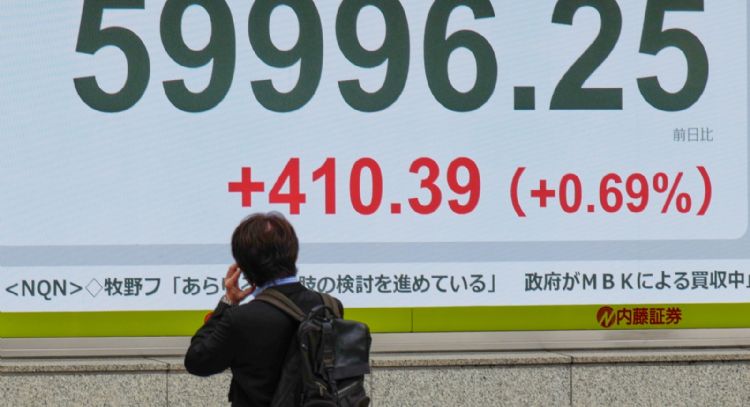 Los futuros de Wall Street retroceden, la guerra con Irán lleva el crudo sobre los 100 dólares