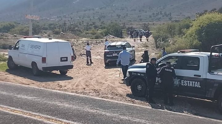 Encuentran a tres hombres y una mujer ejecutados en un auto en Puebla
