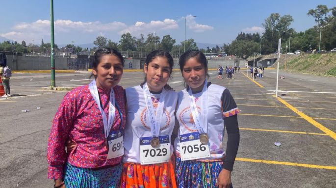 Comitiva de jóvenes rarámuris participa en carrera de fundación UNAM