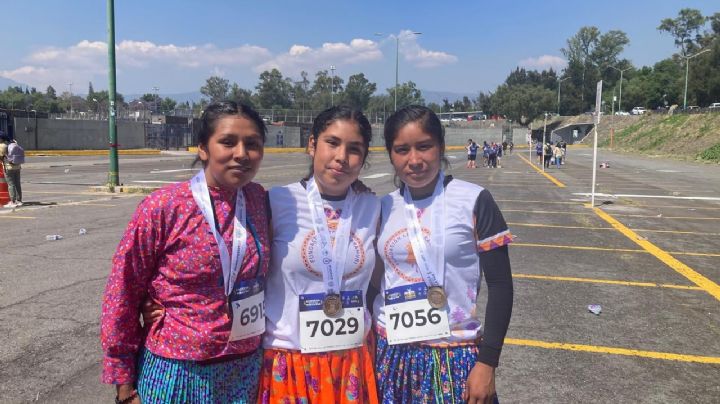 Comitiva de jóvenes rarámuris participa en carrera de fundación UNAM