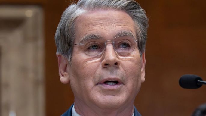 Secretario del Tesoro afirma que EU no renovará las exenciones para el petróleo iraní y ruso