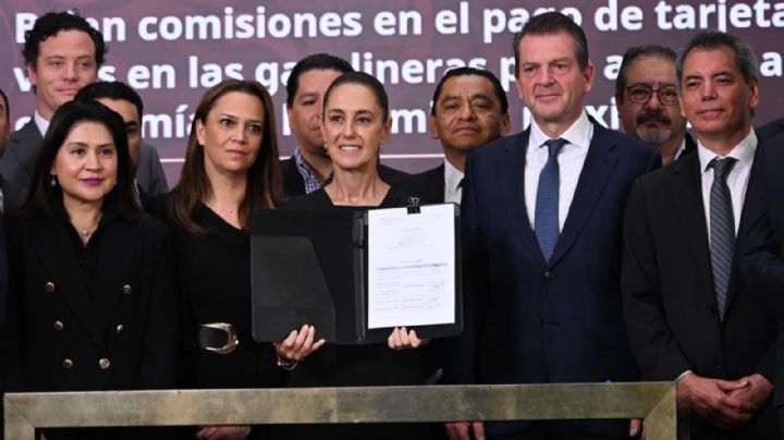 Sheinbaum anuncia pacto con bancos para bajar comisiones en pagos de gasolina con tarjeta