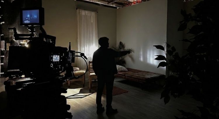 “Chronovisor”, la apuesta internacional de Alex Peña, diseñador de producción mexicano