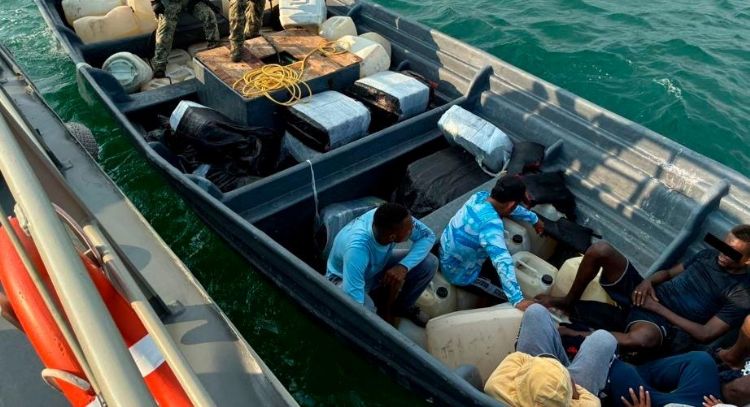 Aseguran casi una tonelada de cocaína frente a las costas de Puerto Chiapas