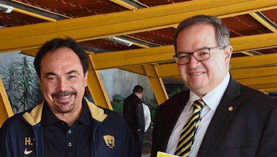 Hugo Sánchez, invitado sorpresa en presentación del libro “Tiro Libre. Relatos cancheros” de la UNAM