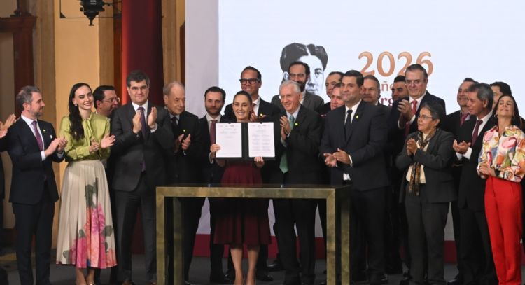 Sheinbaum firma acuerdo para fomentar la industria siderúrgica mexicana