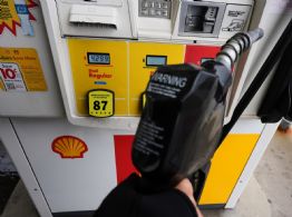 El Brent alcanza 123 dólares por barril por temores sobre la guerra con Irán y las bolsas retroceden