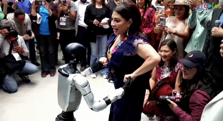 Clara Brugada baila con un robot en la inauguración de la Utopía Ceylán en Azcapotzalco (Video)
