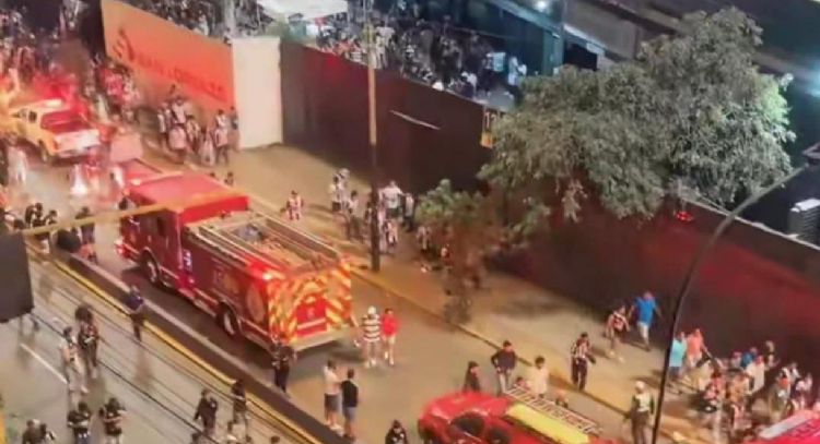 Aglomeración en estadio de futbol de Perú deja al menos un muerto y 60 heridos