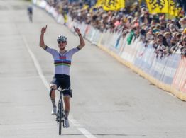 El monumental Pogacar gana el Tour de Flandes por tercera vez consecutiva