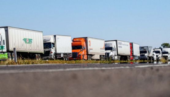 Transportistas confirman bloqueo para este lunes; estas son las carreteras afectadas (Video)