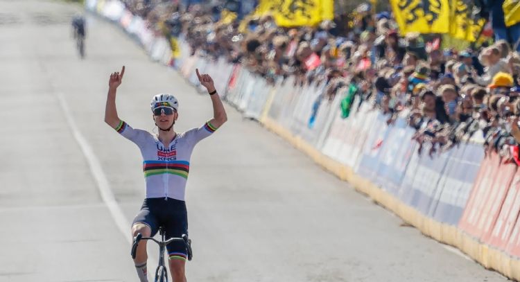 El monumental Pogacar gana el Tour de Flandes por tercera vez consecutiva