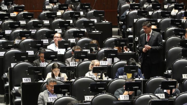 Aspirantes a consejerías del INE realizan su examen en el pleno de San Lázaro