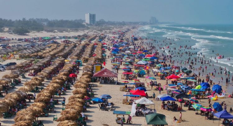 Turistas de CDMX y Nuevo León desbordan playas tamaulipecas