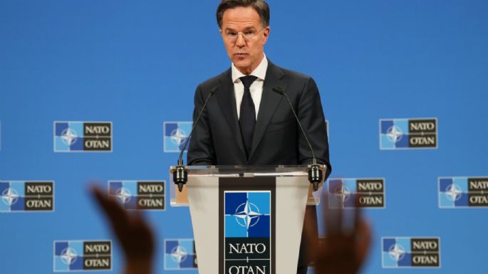 Trump se reúne con el secretario general de la OTAN mientras considera salir de la alianza