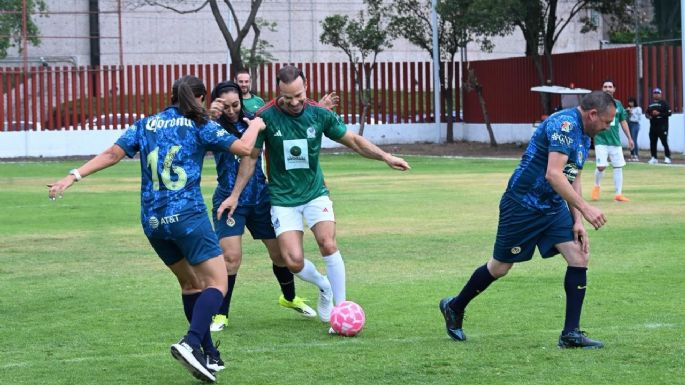 "Juego de Leyendas": Exfutbolistas y diputados se enfrentan en partido