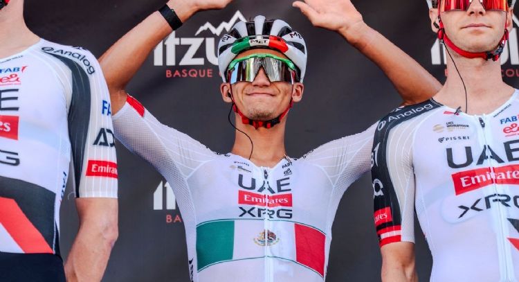 Isaac del Toro sufre caída y abandona Vuelta al País Vasco en su tercera etapa (Video)