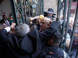 La Asamblea de Barrios intenta ingresar a la fuerza al Congreso de la CDMX (Video)