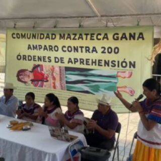 Amparan 50 indígenas mazatecos defensores contra 200 órdenes de aprehensión