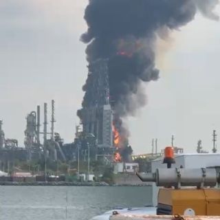 Tras incendio en Dos Bocas, ayuntamiento de Paraíso exige a Pemex evaluar riesgos para la población