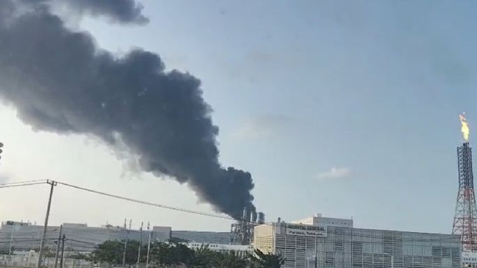 Pemex confirma incendio en la refinería de Dos Bocas (Videos)