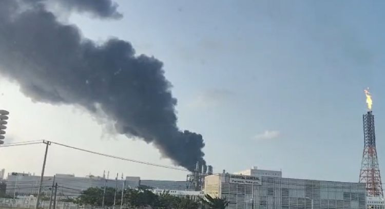 Pemex confirma incendio en la refinería de Dos Bocas (Videos)