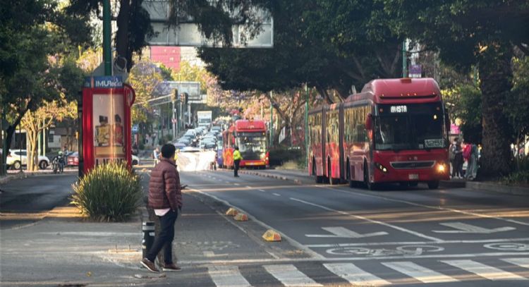 Manifestantes bloquean Insurgentes Sur para exigir justicia por el feminicidio de Maciel