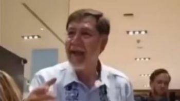 "¡Ratero! ¡Narco!": increpan a Fernández Noroña en restaurante (Video)