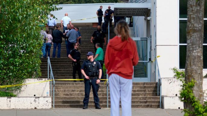 Apuñalamiento en escuela secundaria de Washington deja sies heridos, incluida la sospechosa