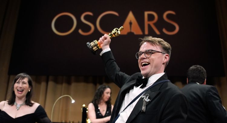Encuentran Oscar tras perderse al obligar a director a facturarlo en aeropuerto JFK