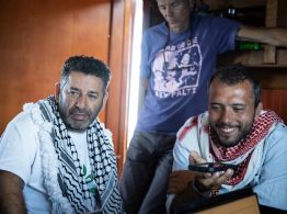 Israel deporta a dos activistas detenidos por liderar una flotilla de ayuda humanitaria a Gaza