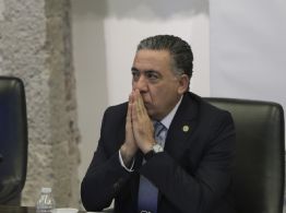 Exhiben a Enrique Inzunza en graduación del Tec de Monterrey en Sinaloa
