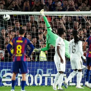 Barcelona vence 2-0 al Real Madrid y es campeón de LaLiga
